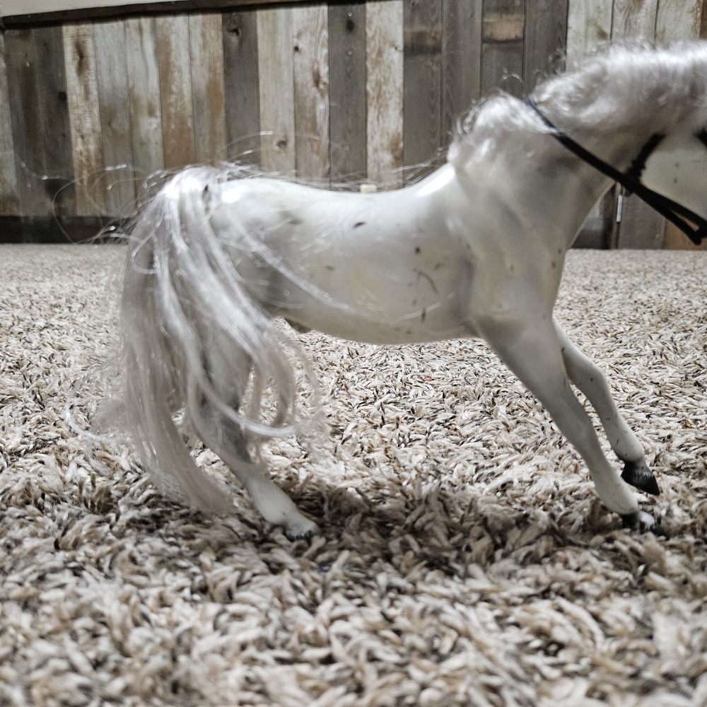 Grand Champions Vintage 90s Grey Horse - Picture 4 of 5